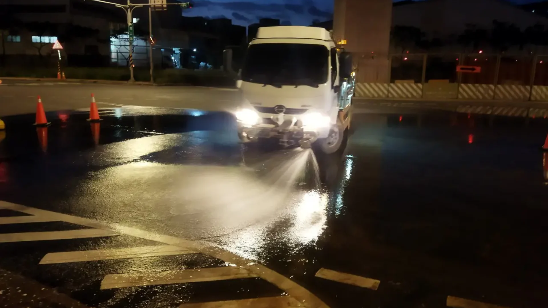 清洗路面