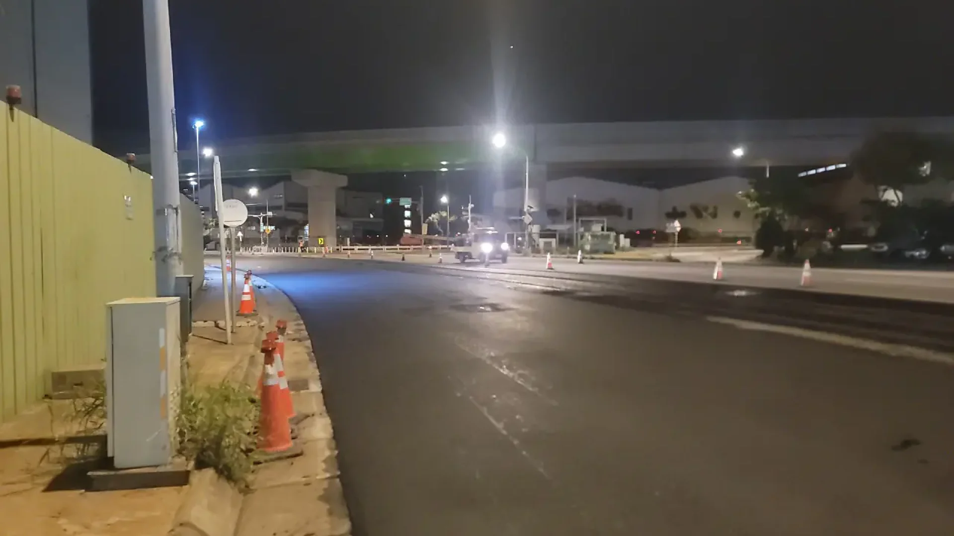 15.瀝青混凝土舖築完成